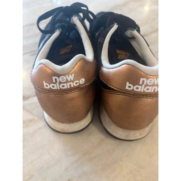 Women's New Balance 520 Sneakers Size 11 Black Rose Gold - Picture 3 of 9